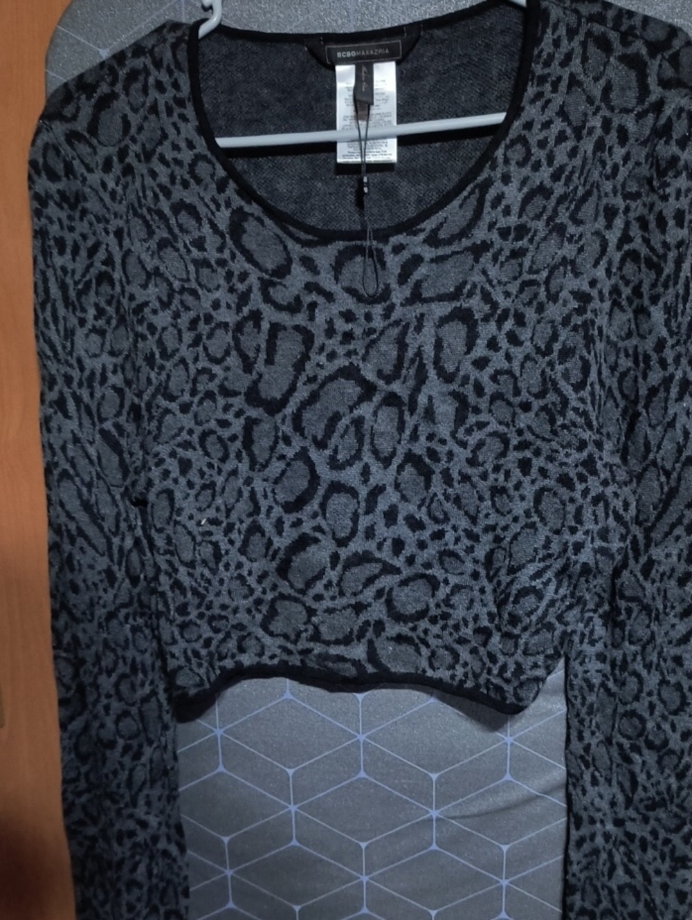 BCBGMaxAzria Black & Gray Leopard-Print Crop Top